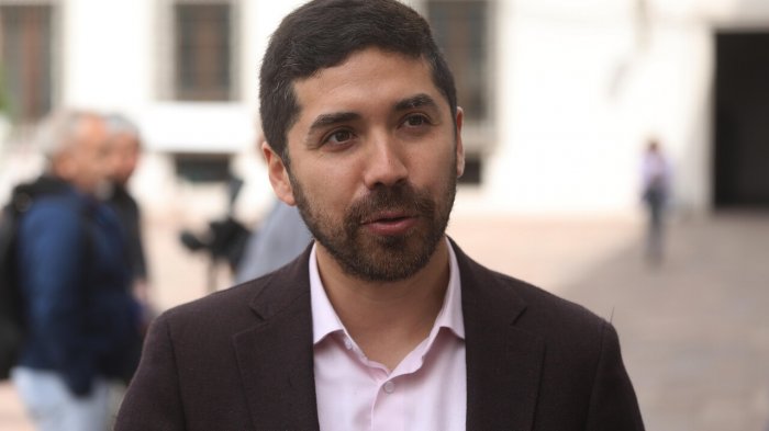 Santana reconoce reunión en casa de Zalaquett con representantes de AFPs: Preside Comisión del Trabajo