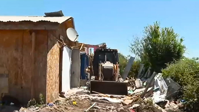 Desalojan una de las tomas más grandes del país en Colina por situación de riesgo sanitario