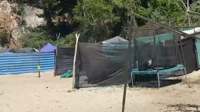 Hualpén: Veraneantes no pueden disfrutar de playa por instalación de toldos y carpas ilegales