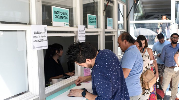 Estas son las multas que arriesgas por no pagar el permiso de circulación 2024