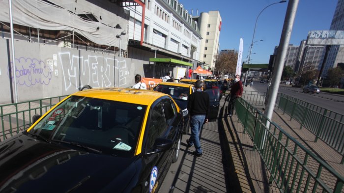 Tras reportaje de CHV Noticias: Ministerio de Transportes denuncia a mafia de taxistas en Fiscalía