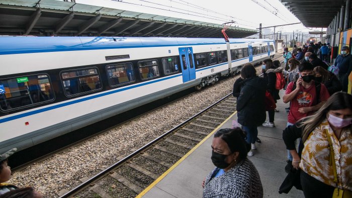 Biotren descarriló con 100 personas a bordo en San Pedro de La Paz