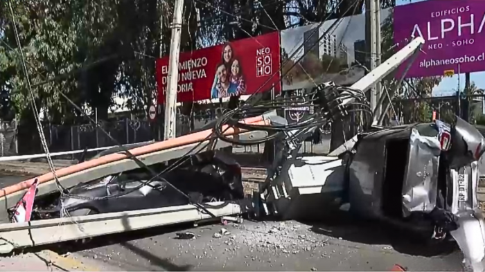 Persecución terminó con grave choque en San Joaquín: 3 personas lesionadas