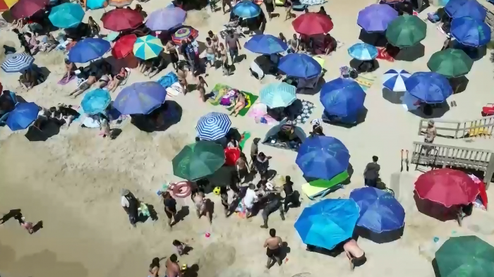 Captan violenta agresión de ambulantes a fiscalizadores en Algarrobo
