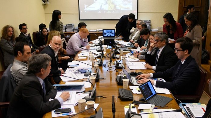 Comisión de Hacienda despachó proyecto de ley Corta de Isapres: Mañana se vota en Sala