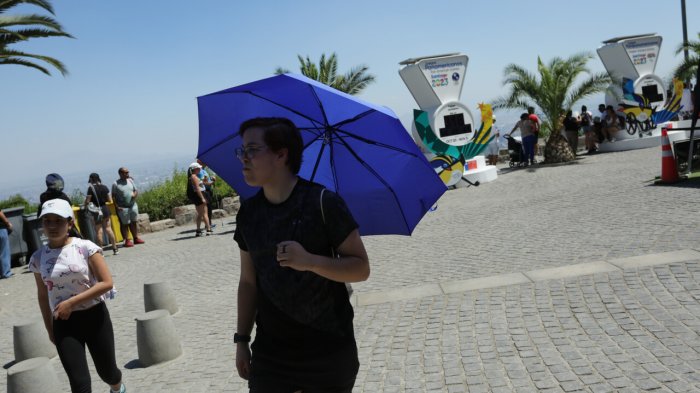 Calor extremo en Santiago: Este miércoles se podría romper récord de altas temperaturas