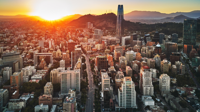 ¿Vivir en Las Condes? Estos son los precios de venta y arriendo