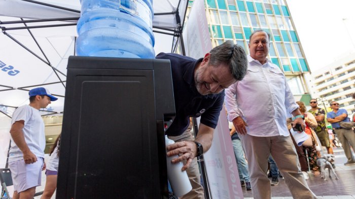 Calor extremo: Revisa dónde están los puntos de hidratación gratis en Santiago