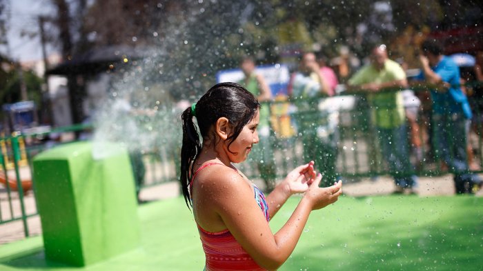 Para capear ola de calor: Revisa los puntos gratuitos de Aguas Andinas en la RM
