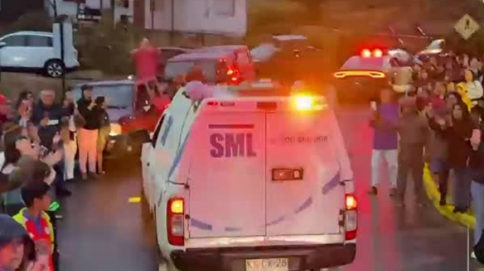 VIDEO | Entre aplausos: Trasladan el cuerpo de Sebastián Piñera a Valdivia tras accidente en Lago Ranco