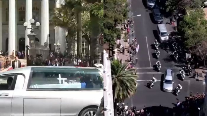 Así fue la llegada del cortejo de Sebastián Piñera al ex Congreso para el velorio