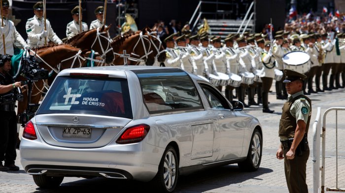 Así fue el último homenaje del presidente Boric y la Guardia de Palacio a Sebastián Piñera
