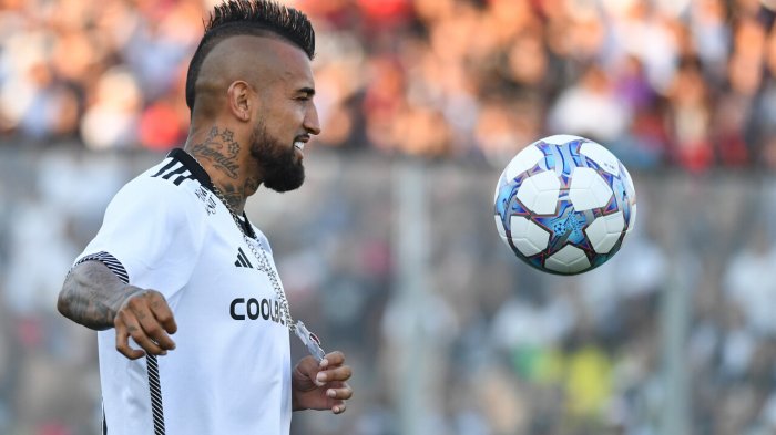 Colo Colo subastará camisetas de jugadores en ayuda de víctimas de incendios