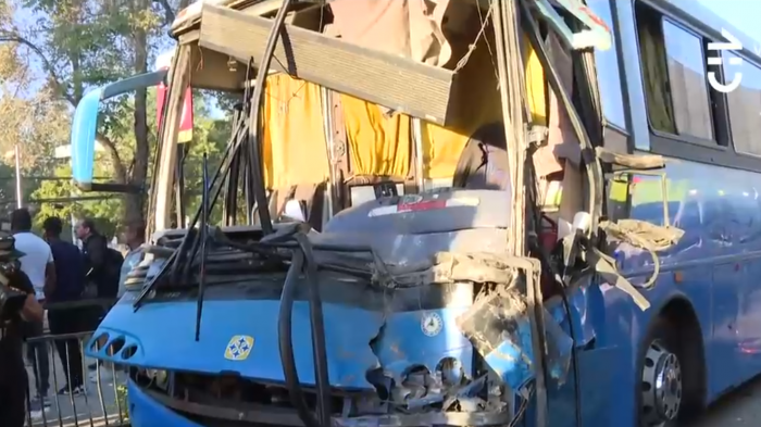 Grave choque de dos buses particulares dejó 19 heridos en Conchalí