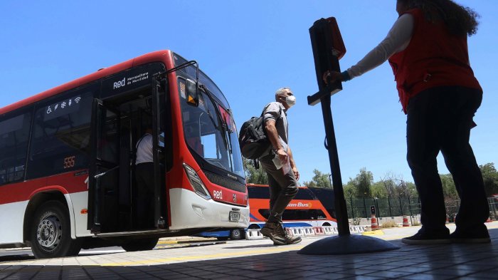 Choferes RED anuncian paro para el súper lunes tras quiebre en negociaciones