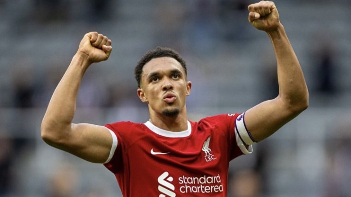 Fotos, llamadas y más: El drama de Trent Alexander-Arnold, figura del Liverpool que es acosado por fanática