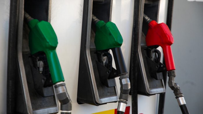 Bencinas tendrán una nueva alza a partir de este jueves: Estos son los nuevos precios