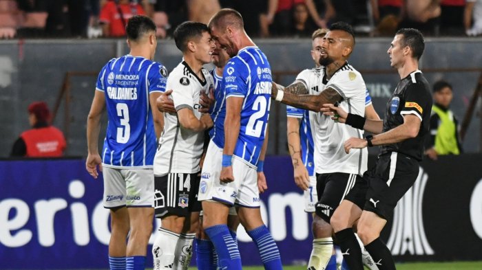 Compacto: Colo Colo sacó adelante la tarea y clasificó en la Copa Libertadores tras electrizante duelo ante Godoy Cruz