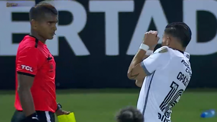 Por esta acción Óscar Opazo se perderá el partido de vuelta de Colo Colo vs Sportivo Trinidense