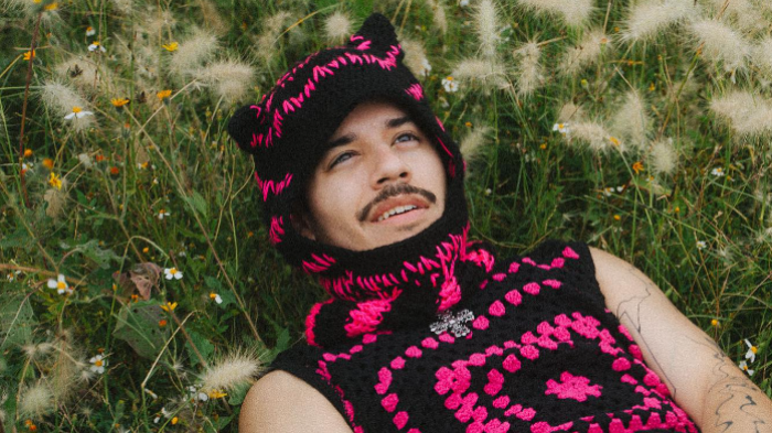 NSQK: Conoce al cantante mexicano que te ayudará a vivir el desamor en Lollapalooza Chile 2024