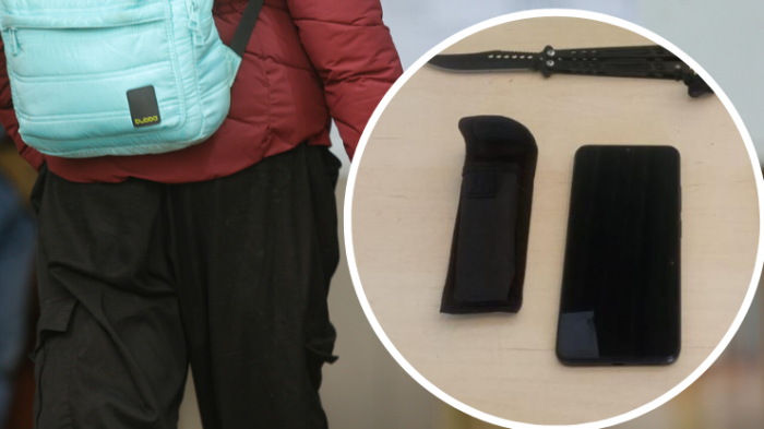 Hombre de 25 años fingió ser estudiante de 8° básico y entró a colegio con armas blancas: Así lo descubrieron