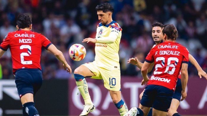 Solamente amarilla: La brutal patada que recibió Diego Valdés en el clásico de México