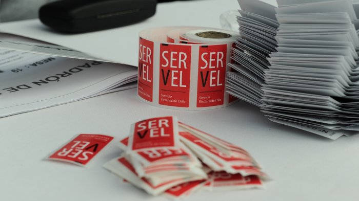 Por regreso del voto obligatorio: Servel propone elecciones en dos días