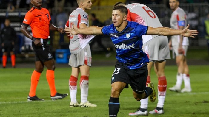 Hinchas de Estudiantes de La Plata desataron su furia tras empate contra Huachipato: 