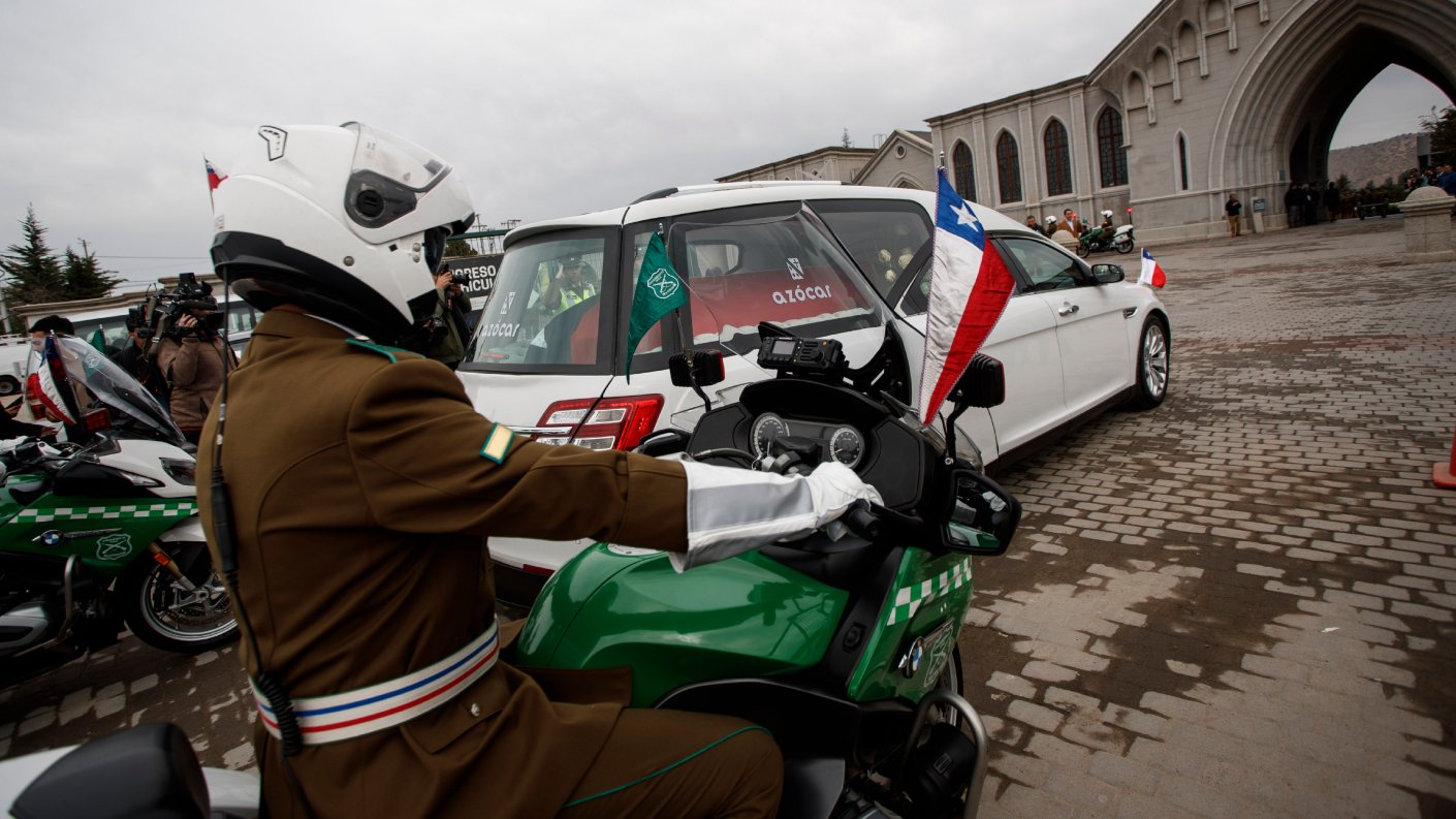 Así fue el emotivo último adiós al teniente de Carabineros Emmanuel