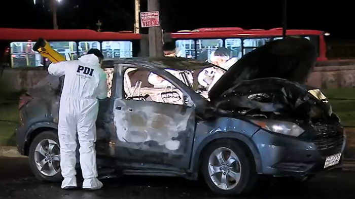 Hombre fue asesinado a balazos y luego quemaron su vehículo en Huechuraba