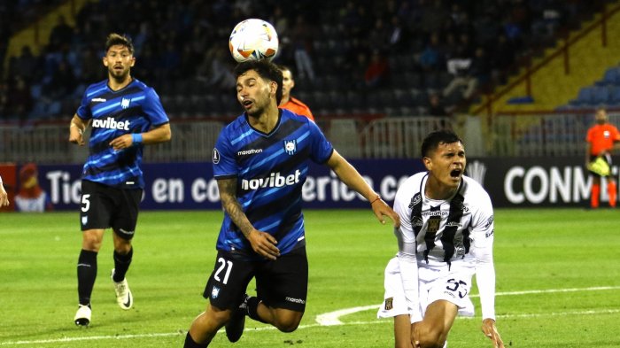 Huachipato perdonó en Talcahuano y consiguió un amargo empate ante The Strongest en la Libertadores