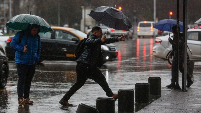 Anuncian lluvia en Santiago: Revisa cuándo y a qué hora caerán precipitaciones en la RM