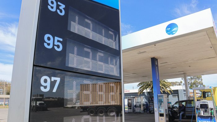 Bencinas subirán este jueves: Enap informó importante alza en valor de los combustibles