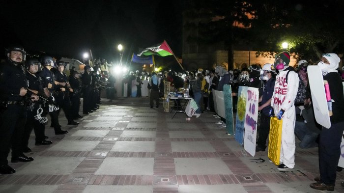 Desalojo de toma propalestina en Universidad de California terminó con decenas de detenidos