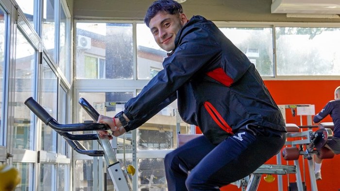 Pura alegría: Javier Altamirano retomó los entrenamientos con Estudiantes de La Plata