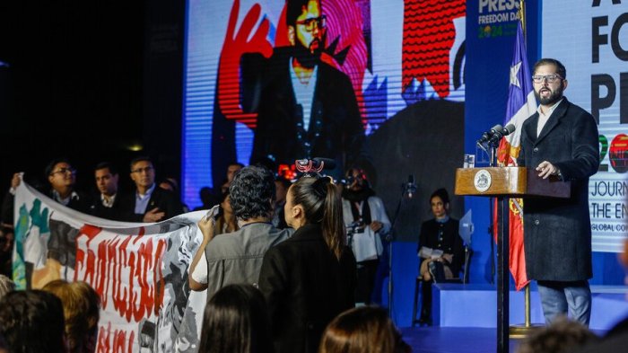 Increparon en vivo a pdte. Boric por crimen de Francisca Sandoval: “No es una burla, señor”