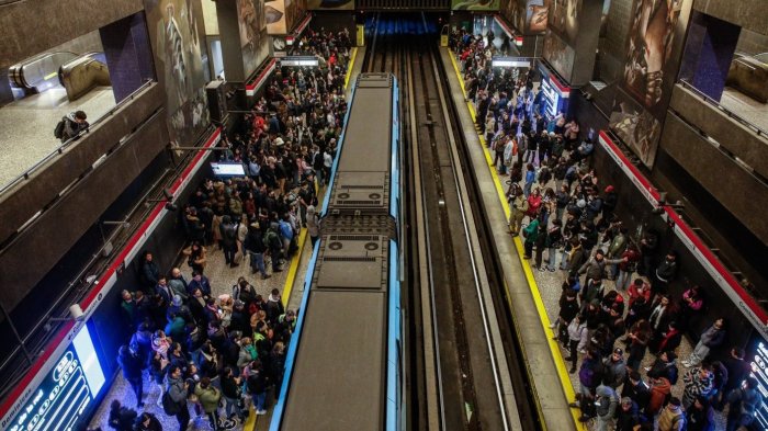 Metro de Santiago confirmó que servicio de Línea 1 está totalmente operativo