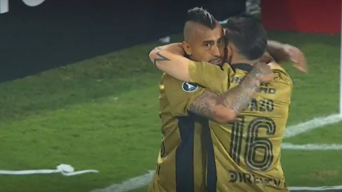 Golazo del Rey: Arturo Vidal le dio el empate a Colo Colo con un magistral cabezazo
