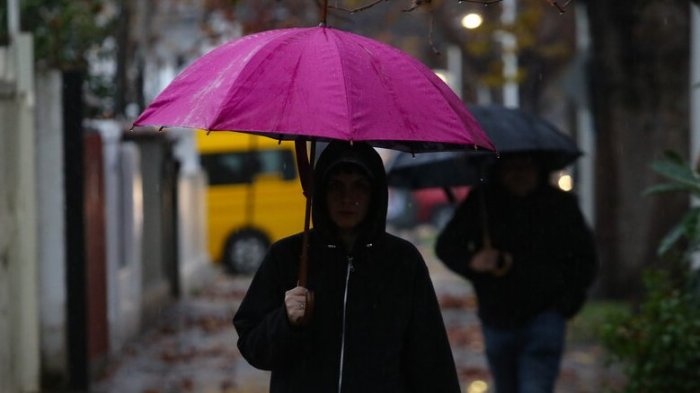 Emiten alerta preventiva en 13 comunas por intenso sistema frontal: ¿Cuánta lluvia caerá?