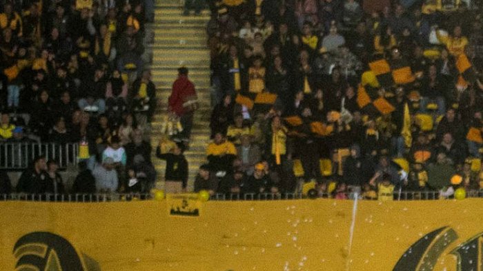 Hinchas de Coquimbo fueron detenidos en Argentina: Habrían lanzado al río a hombre en situación de calle