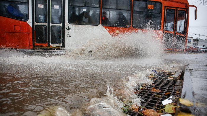 ¿A qué hora será? Anuncian NUEVO PULSO e INTENSIFICACIÓN de las LLUVIAS en la Región Metropolitana