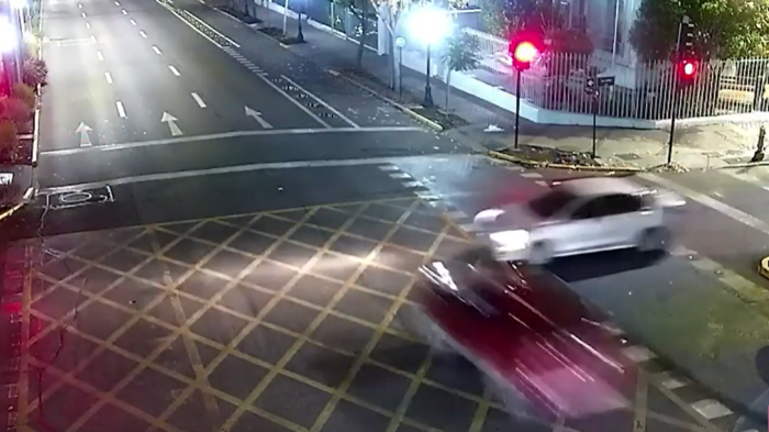 Cuatro adolescentes detenidos en Providencia: Evadieron control y luego chocaron