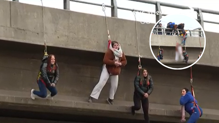Mujeres se colgaron de puente en Peñalolén por solución habitacional: Una manifestante se desmayó