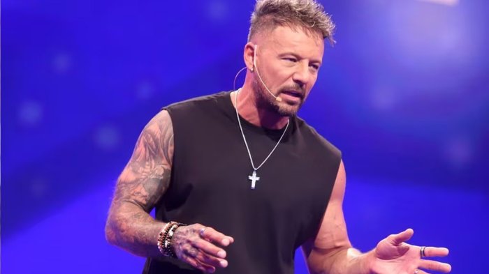 “Feo, pobre, miserable”: Fabricio Vasconcelos arremetió contra periodista tras críticas hacia él y su esposa