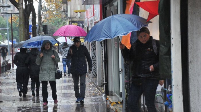Anuncian lluvia en Santiago: Revisa a qué hora precipitará el fin de semana en la RM