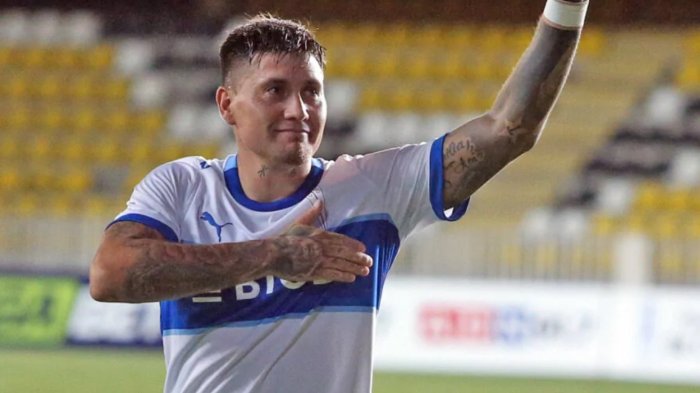 Nicolás Castillo responde a rumores de posible retiro del fútbol: “Aguante Católica”