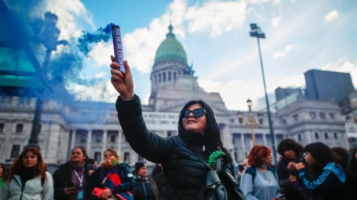 Gobierno de Milei eliminó área de protección contra la violencia de género en Argentina