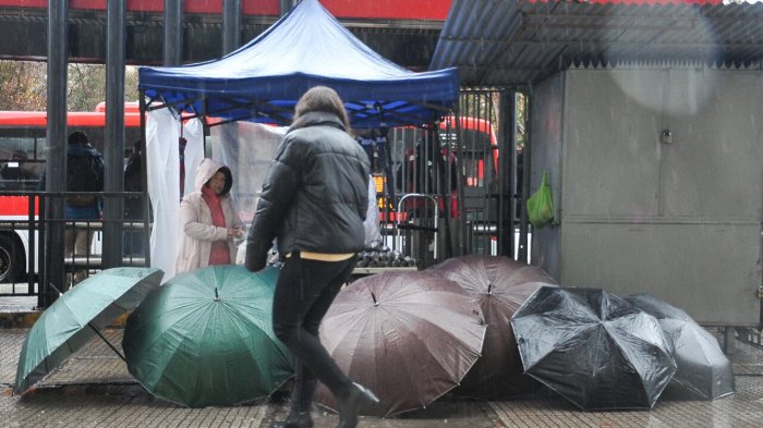 Sistema frontal: Esta es la vestimenta ideal para enfrentar la lluvia que recomiendan los expertos
