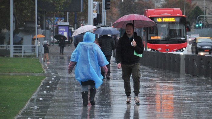 Vuelve la lluvia a Santiago: Dos nuevos sistemas frontales llegarán a la región Metropolitana