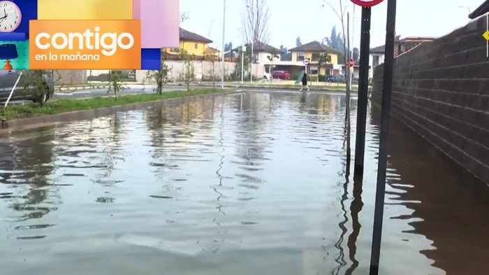 Barrio sigue inundado en Isla de Maipo tras lluvias: Vecinos deberán vacunarse contra la hepatitis